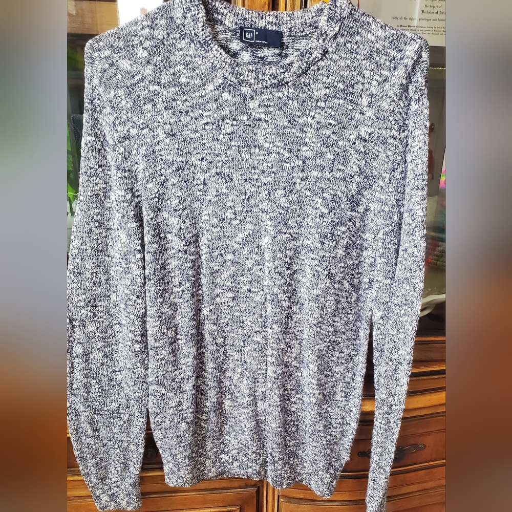 GAP Men's Gray and White Crewneck Sweater
